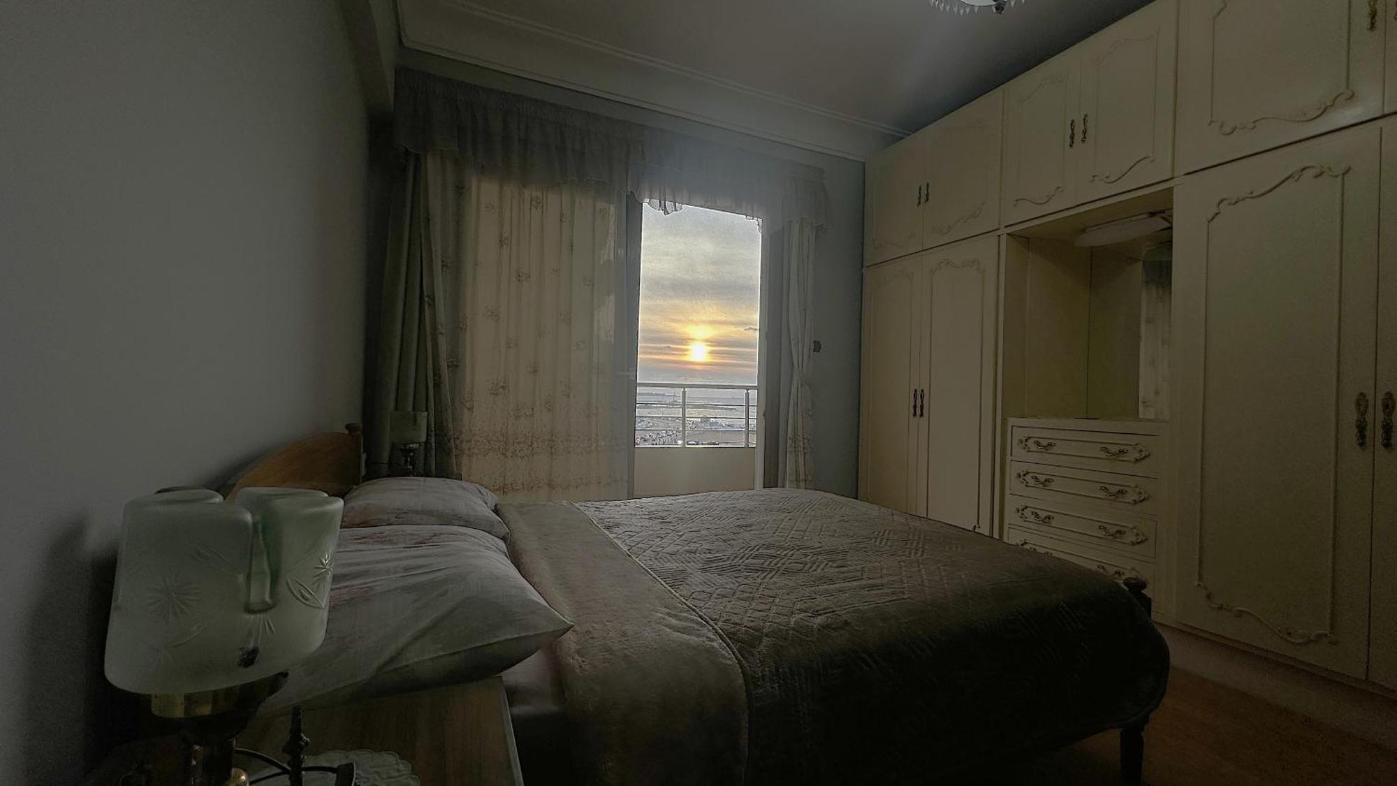 First Row Spacious Seaview Apartmán *